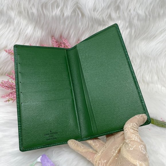 033 Louis Vuitton Green Epi Leather  Checkbook Wallet CA0928 - Picture 3 of 11
